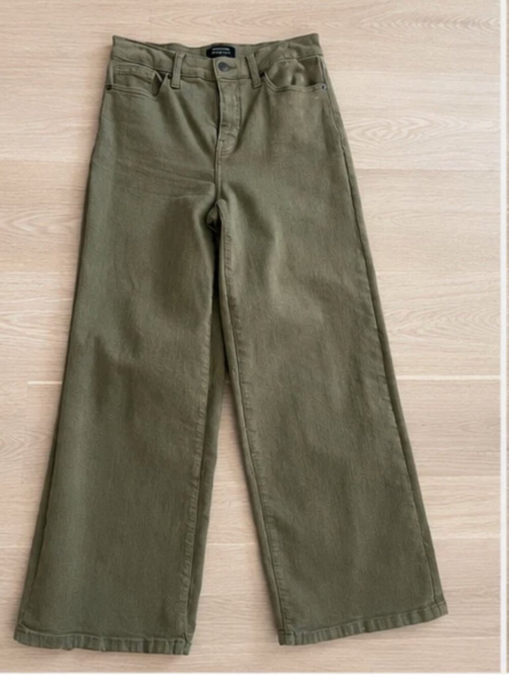 BANANA REPUBLIC high waisted wide legged khaki green jeans Sz 26/2R Boho NWOT